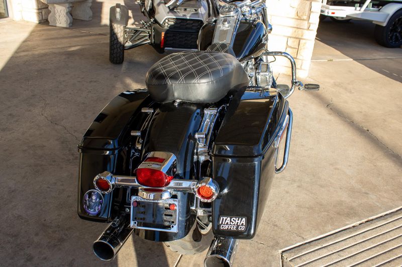 USED 2015 HARLEY ROAD KING BASE Image 5