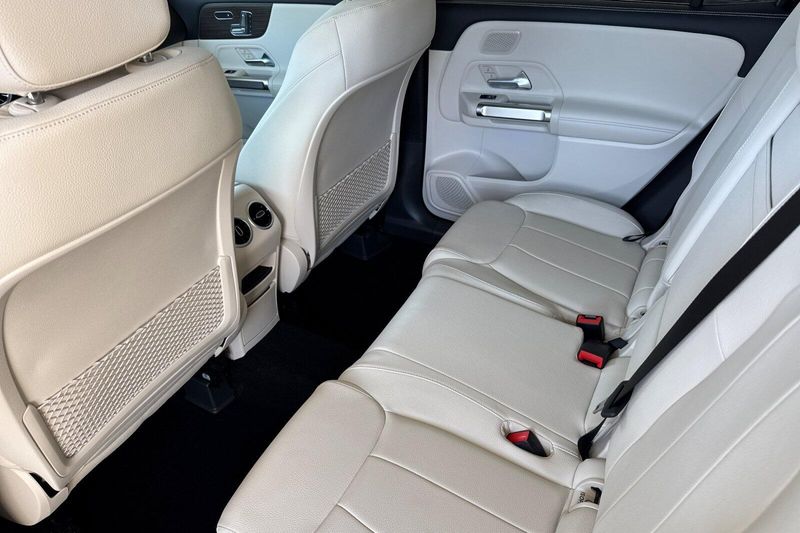 Used 2026 Mercedes-Benz GLB 250Image 13