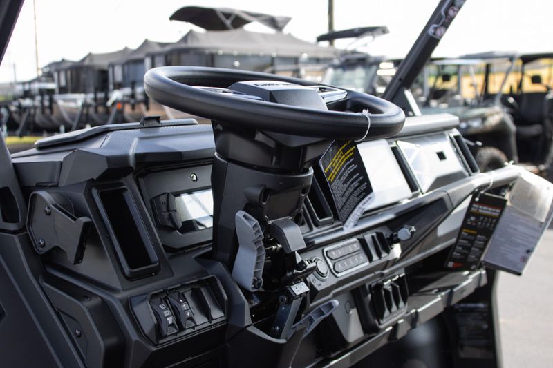 NEW 2026 CAN-AM DEFENDER MAX XT HD11 WITH 1025 INCH TOUCHSCREEN Image 33