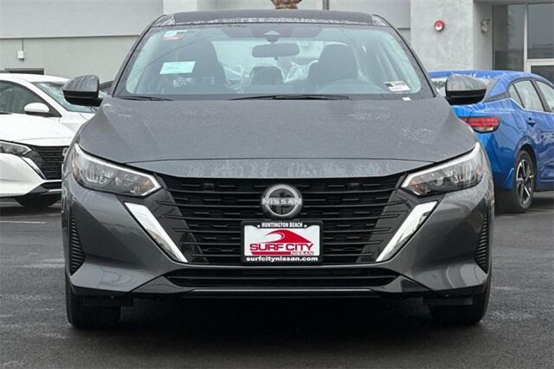 New 2025 Nissan Sentra SVImage 6