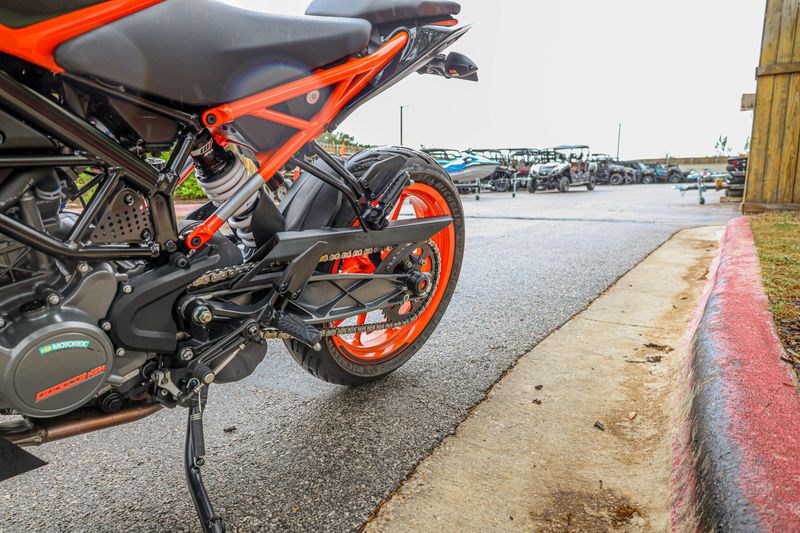 USED 2022 KTM DUKE 200 Image 8