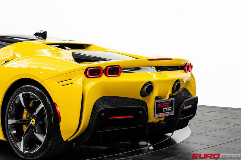 2022 Ferrari SF90 Stradale *CARBON FIBER INTERIOR * FRONT PPF*Image 21