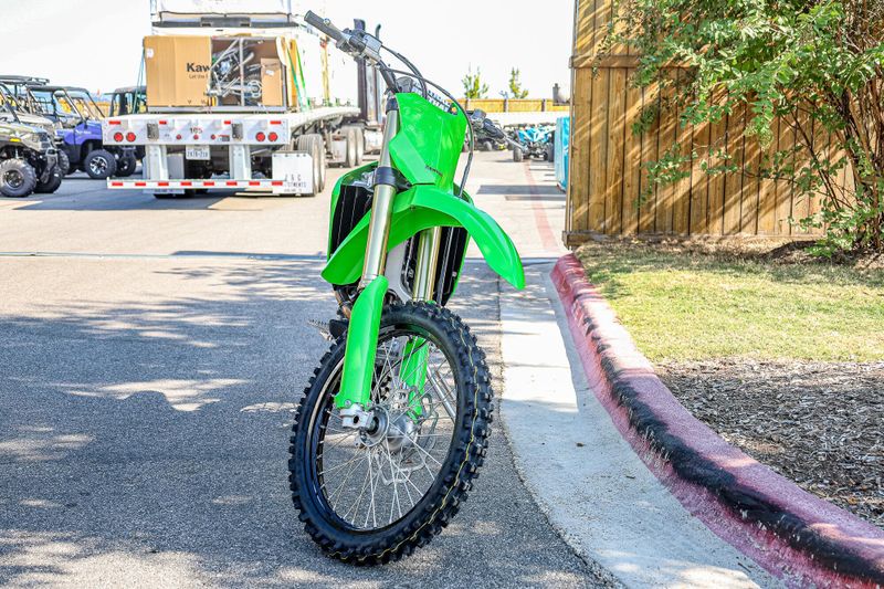 2025 Kawasaki KX250X LIME GREENImage 3