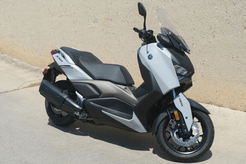 2024 Yamaha XMAX GRAY Image 2
