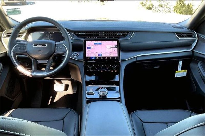 New 2025 Jeep Grand Cherokee L Limited 4x4Image 4