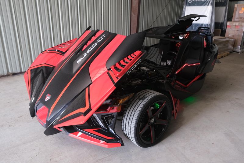 2020 Polaris SLINGSHOT R BLACK AND RED Image 27