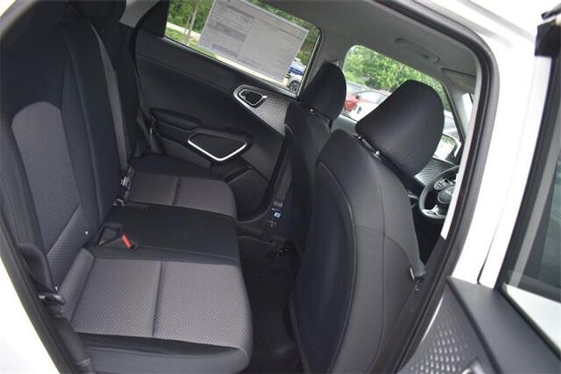 New 2025 Kia Soul LXImage 13