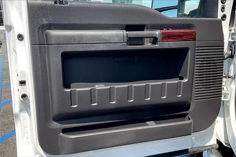 2009 Ford F-350 LariatImage 22