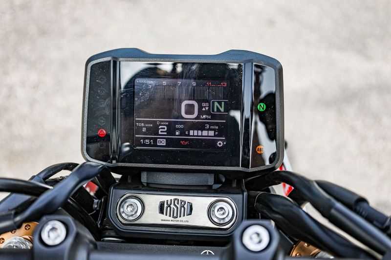 2024 Yamaha XSR900 HERITAGE WHITE Image 28