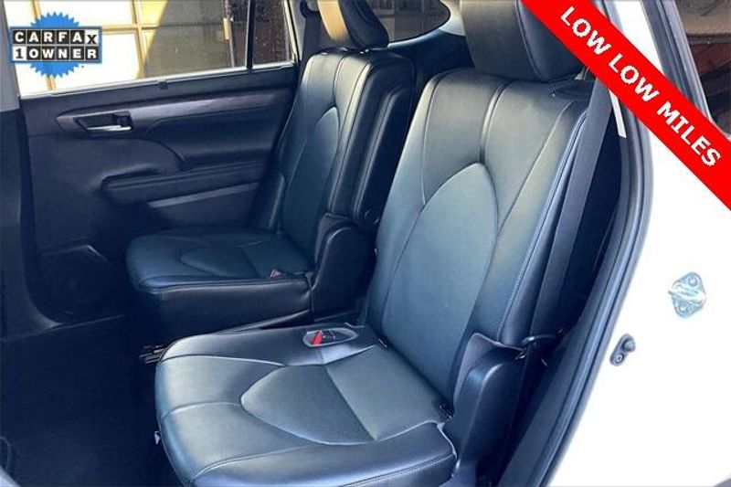 Used 2023 Toyota Highlander LimitedImage 25