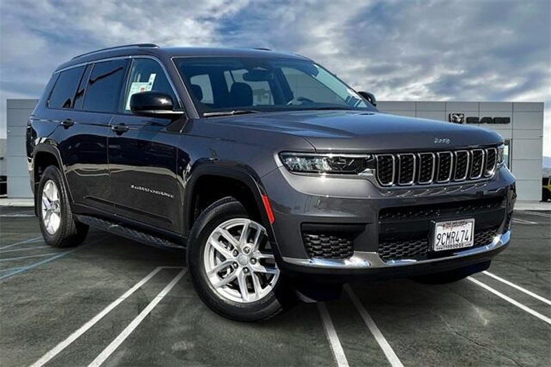 2022 Jeep Grand Cherokee L LaredoImage 12