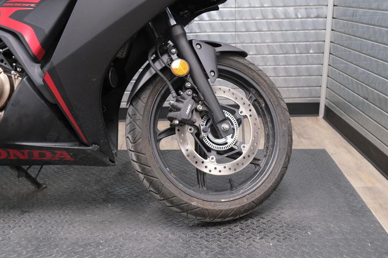 USED 2022 HONDA CBR300RA ABS Image 12