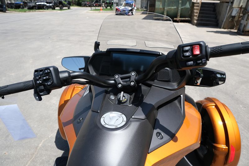 2024 Can-Am SPYDER F3 LIMITED SPECIAL SERIES COGNAC METALLICImage 12