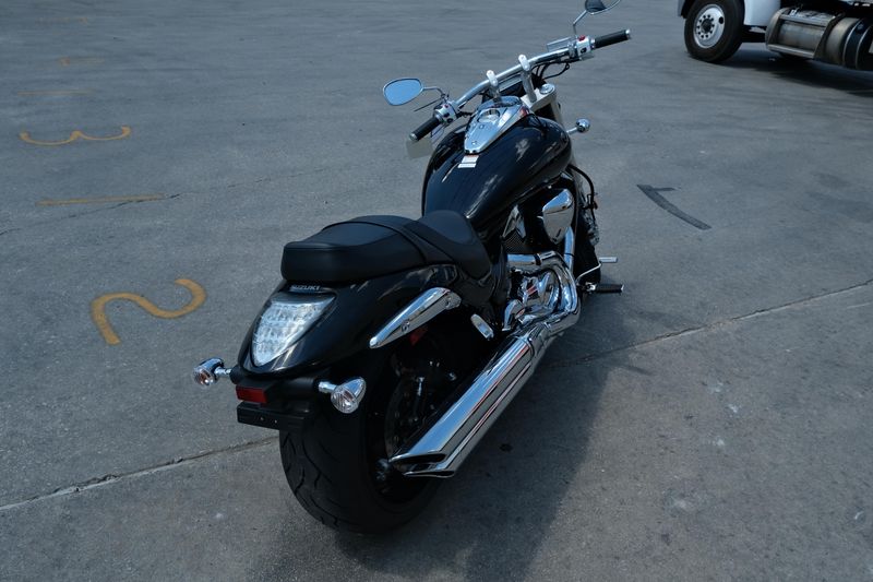 NEW 2025 SUZUKI BOULEVARD M109R Image 3