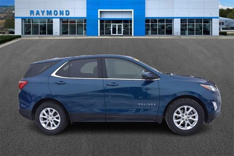 Used 2020 Chevrolet Equinox LTImage 2