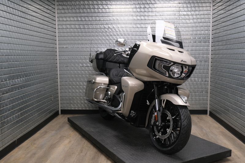 NEW 2026 INDIAN MOTORCYCLE PURSUIT LIMITED WITH 112 PACKAGE Image 1
