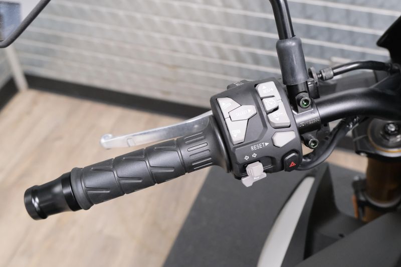 NEW 2026 KAWASAKI Z900 SE ABS Image 21