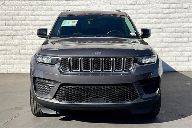 2023 Jeep Grand Cherokee LaredoImage 2