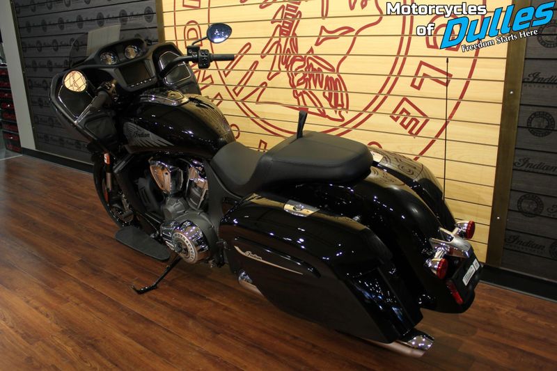 New 2024 Indian Motorcycle Challenger Image 6