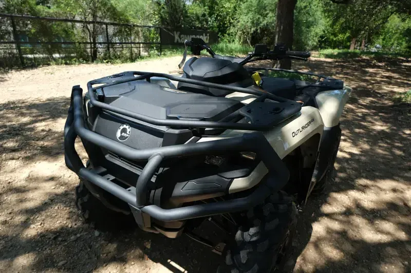 2025 Can-Am OUTLANDER PRO XU HD5 DESERT TANImage 11