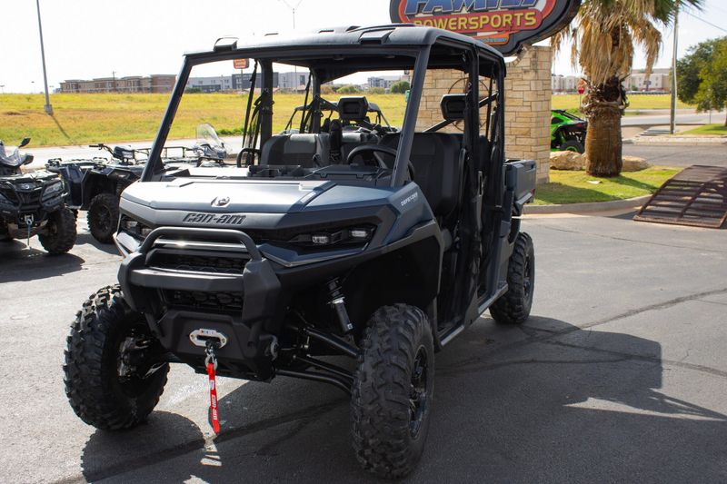 NEW 2026 CAN-AM DEFENDER MAX XT HD11 WITH 1025 INCH TOUCHSCREEN Image 7