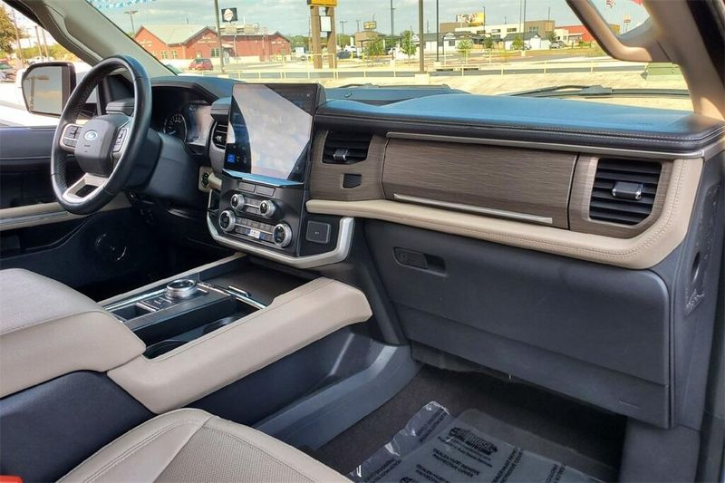 2023 Ford Expedition Limited photo 20