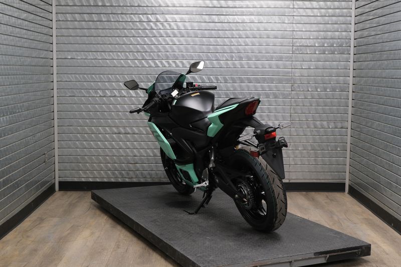 NEW 2026 YAMAHA YZFR3 ABS Image 5