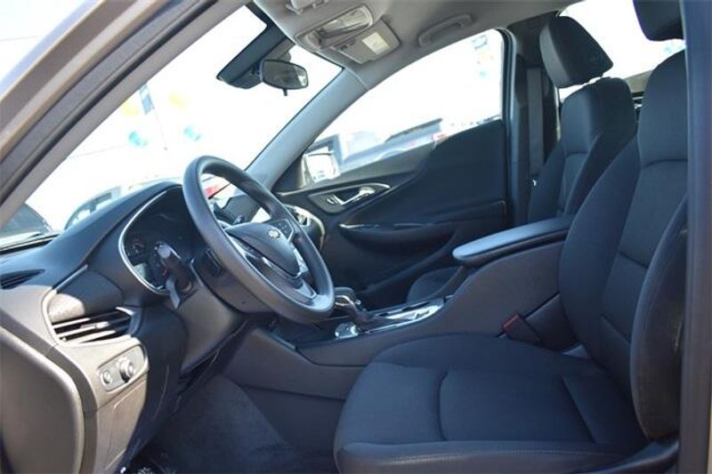 2025 Chevrolet Malibu LSImage 19
