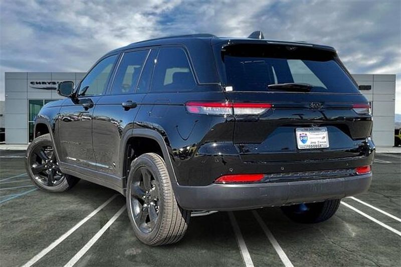 New 2025 Jeep Grand Cherokee Limited 4x4Image 2