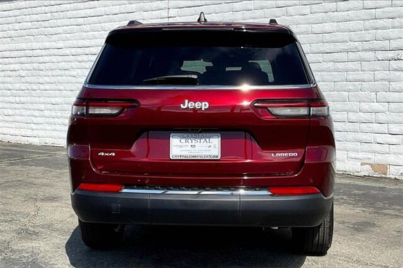 2025 Jeep Grand Cherokee Laredo photo 3
