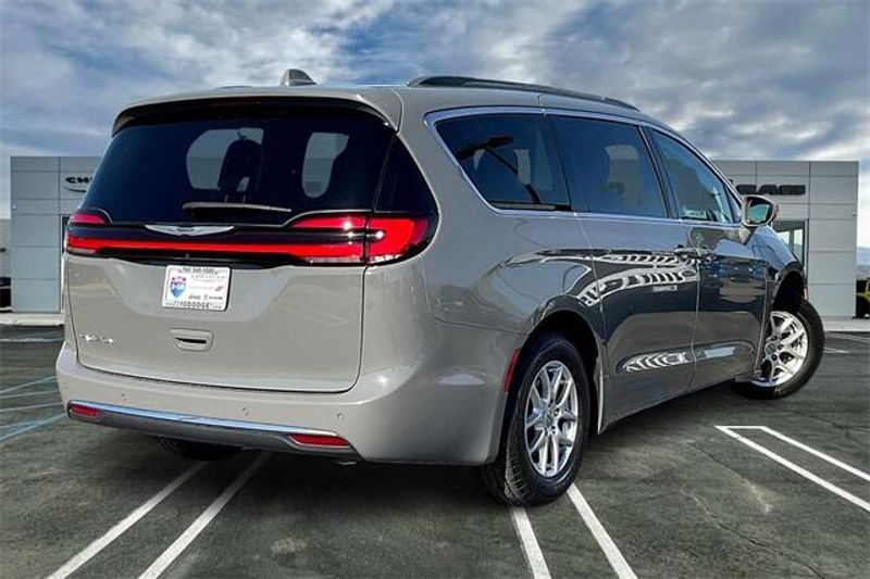 2022 Chrysler Pacifica Touring LImage 13