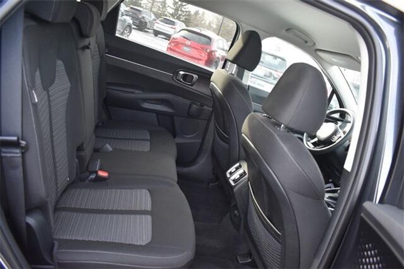2024 Kia Sorento LXImage 13