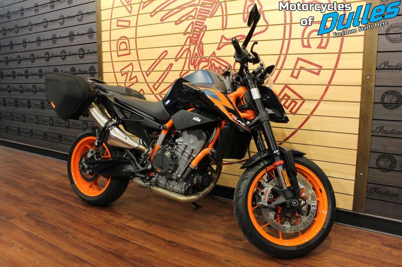 2023 KTM 890 DUKE R Image 2
