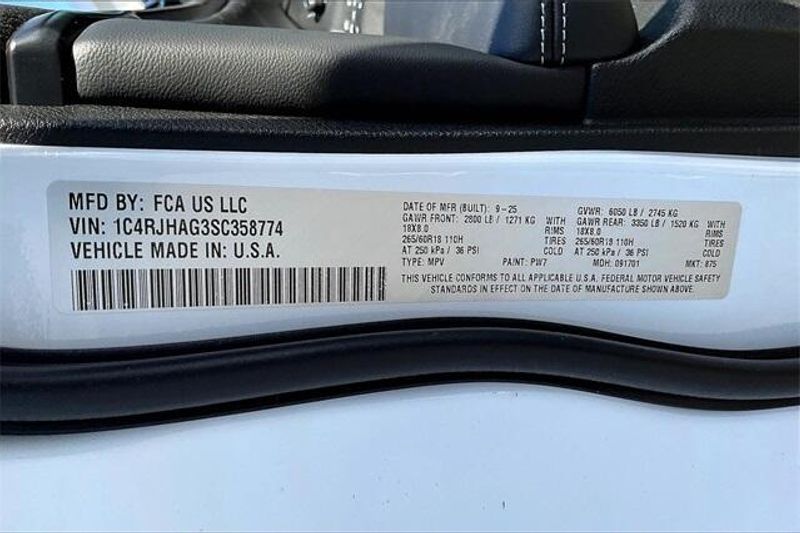 New 2025 Jeep Grand Cherokee Laredo X 4x4Image 15