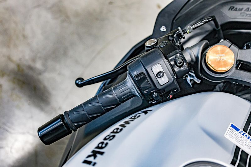 2025 Kawasaki NINJA ZX4RR ABS METALLIC MATTE WHITISH SILVER AND METALLIC FLAT SPARK BLACK Image 5