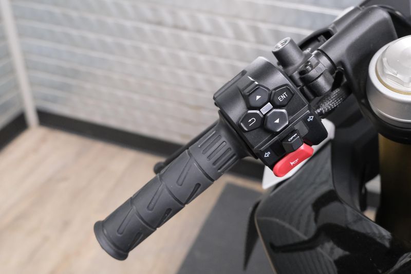 2024 CFMOTO 450SS NEBULA WHITEImage 21