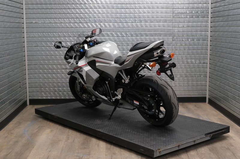 NEW 2026 HONDA CBR600RR Image 5