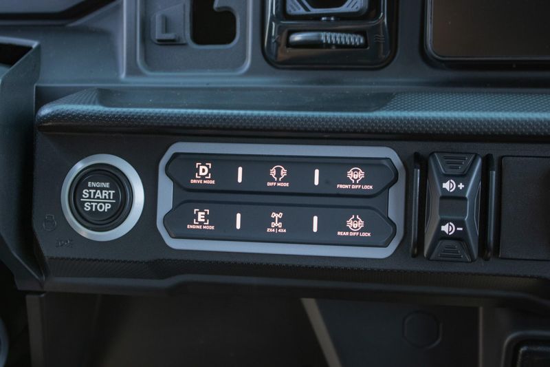 NEW 2026 CAN-AM DEFENDER MAX LIMITED CAB HD11 Image 33