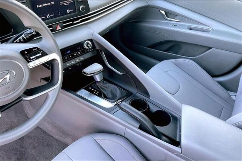 Used 2023 Hyundai Elantra SELImage 17