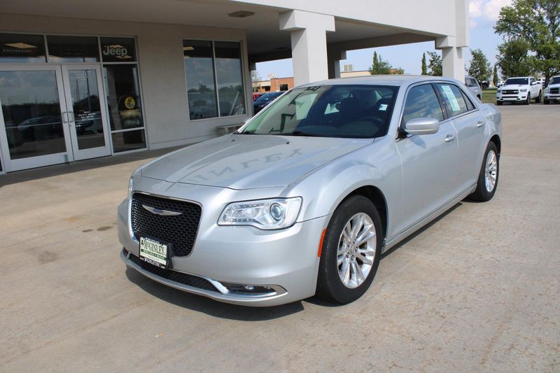 2019 Chrysler 300 Touring Limited photo 2