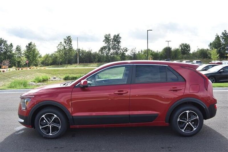 New 2025 Kia Niro LXImage 6