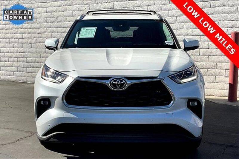 Used 2023 Toyota Highlander LimitedImage 2