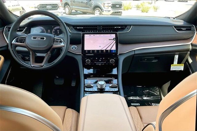 New 2025 Jeep Grand Cherokee L Summit 4x4Image 4
