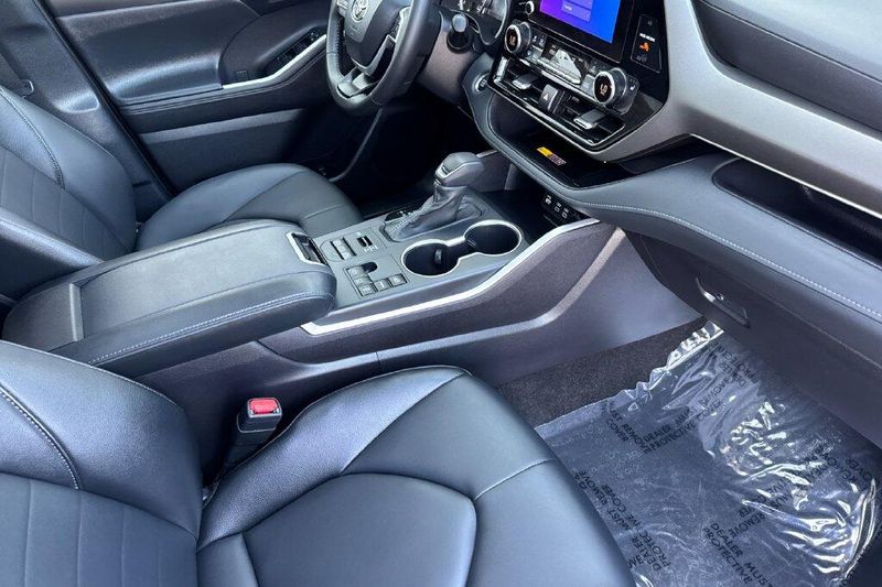 Used 2026 Toyota Highlander XLEImage 16