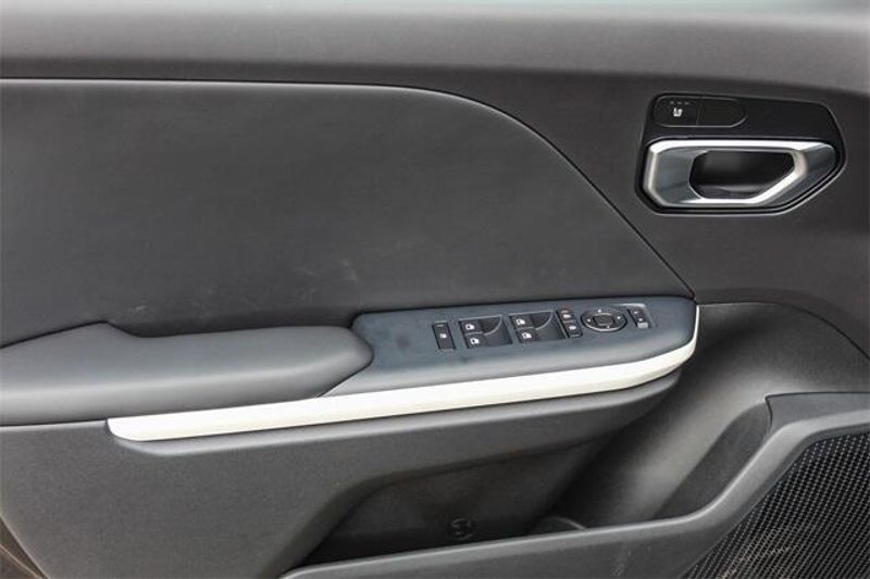 New 2025 Kia K4 GT-LineImage 22