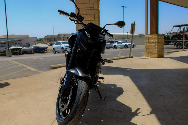 2025 Yamaha MT07 MATTE CHARCOAL BLACK Image 2
