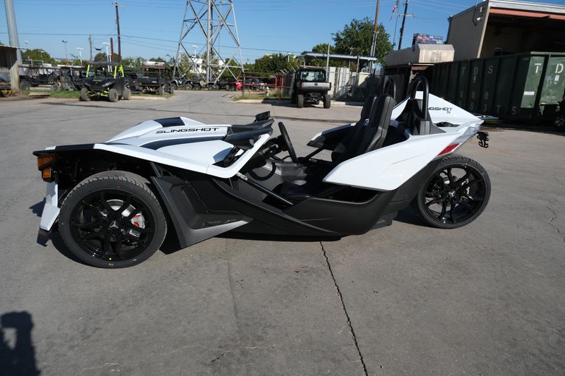 2024 Polaris SLINGSHOT S AUTODRIVE MOONLIGHT WHITEImage 4