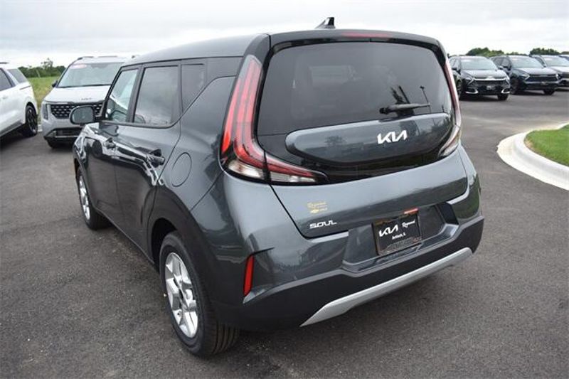 New 2025 Kia Soul LXImage 5