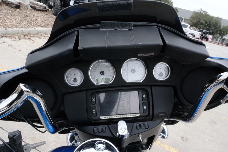 2018 HARLEY STREET GLIDE BLUEImage 9