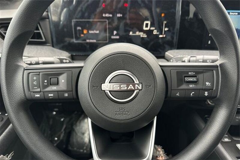 New 2025 Nissan Kicks SVImage 20